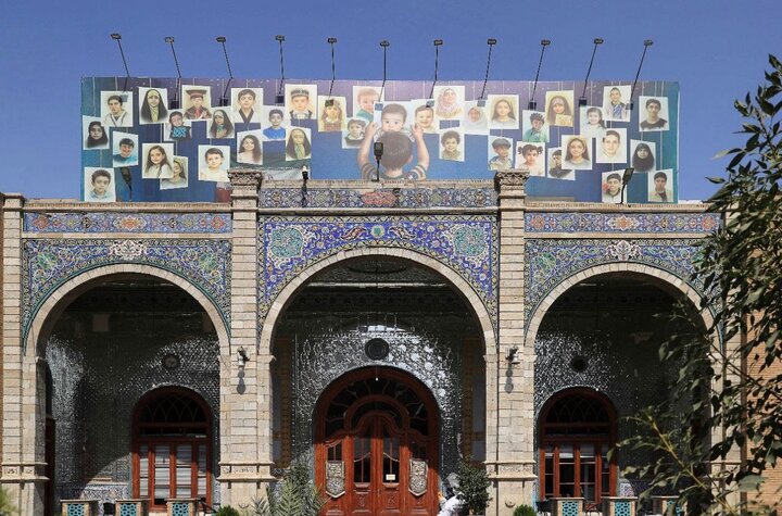 تصویر کودکان شهید بر دیوارنگاره «اندیشه»