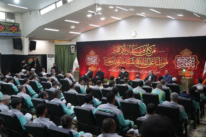 هیچ لباسی بالاتر از خدمت و نوکری در دستگاه امام حسین (ع) نیست