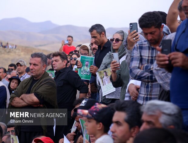 تشییع پیکر حافظ محیط زیست «خبات امینی» در سنندج