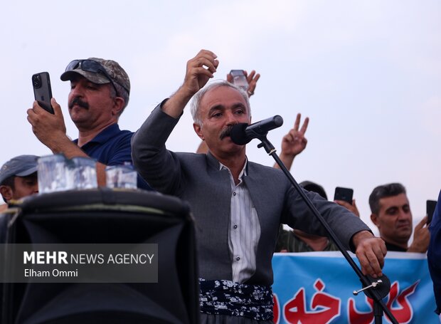 تشییع پیکر حافظ محیط زیست «خبات امینی» در سنندج