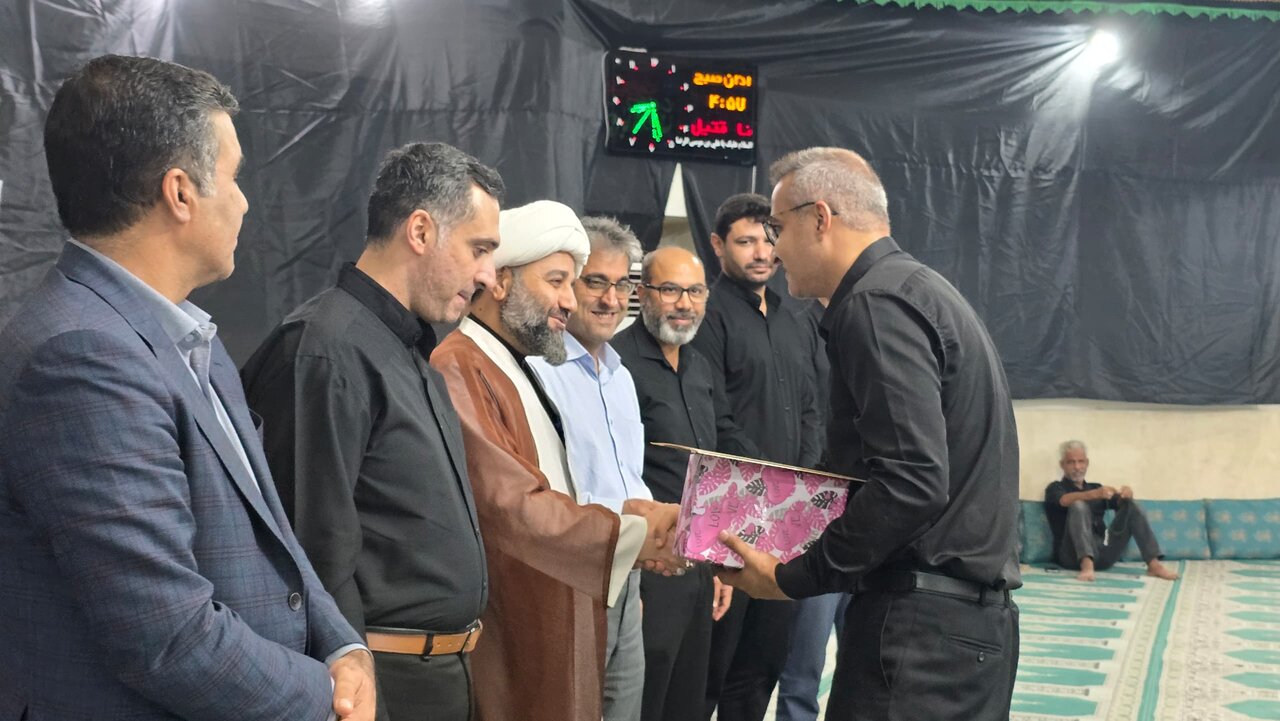 فعالان نماز جمعه خارگ تجلیل شدند