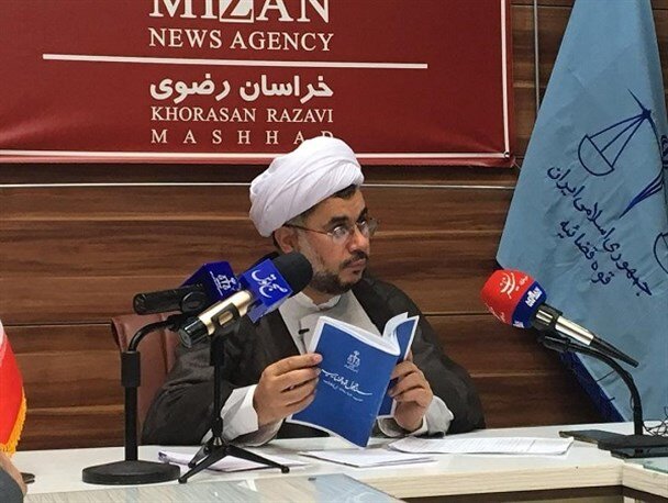 دادستان حافظ منافع عمومی جامعه و اشخاص است