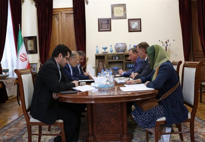 السفیر الایرانی ونائب وزير النقل الروسي يتباحثان حول التعاون الثنائي في مجال النقل