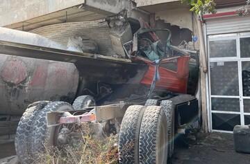 تصادف شدید میکسر بتن در تبریز؛ ۴ خودرو زیر گرفته شد و راننده مصدوم شد
