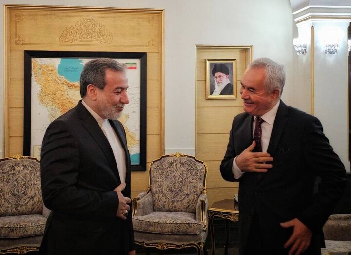 Bakan Erakçi Tacikistan'a gitti Bakan Erakçi Tacikistan'a gitti