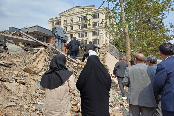 از مدد طلاب تا همکاری فرزندان شهدا؛ همه برای کمک رسانی آمدند 2