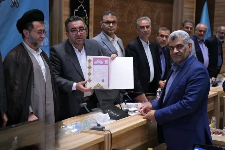 اسناد مالکیت تختجمشید، باغ ارم، سد درودزن و دریاچه پریشان صادر شد
