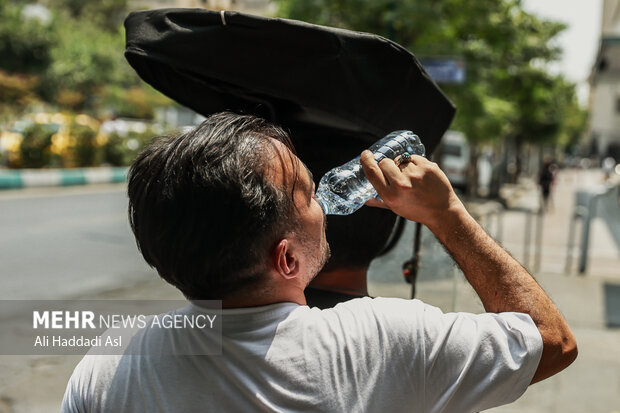 ورود موج گرمای شدید به 11 استان؛ هشدار بارشهای موسمی و خطر سیلاب