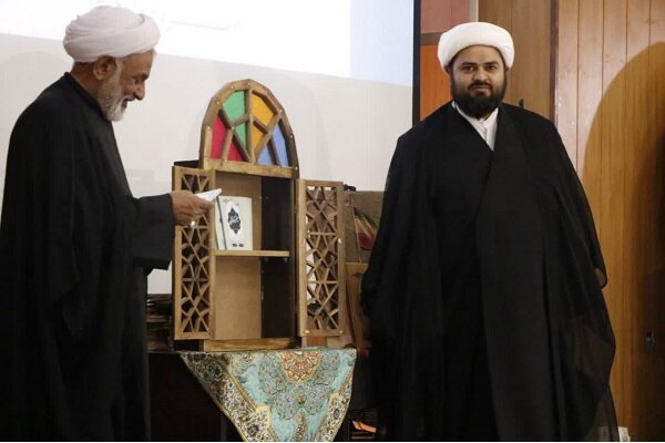 برگزاری آیین رونمایی از کتاب ارزشمند "هزار سنگر" در زاهدان