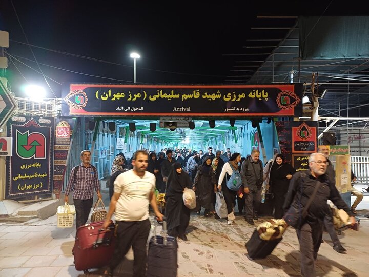 خروج شبانه زوار اربعین حسینی از مرز مهران+تصاویر