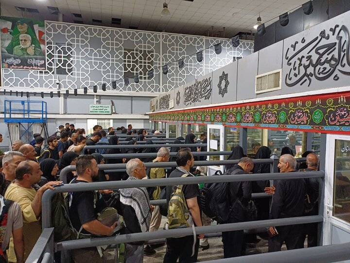 خروج شبانه زوار اربعین حسینی از مرز مهران+تصاویر