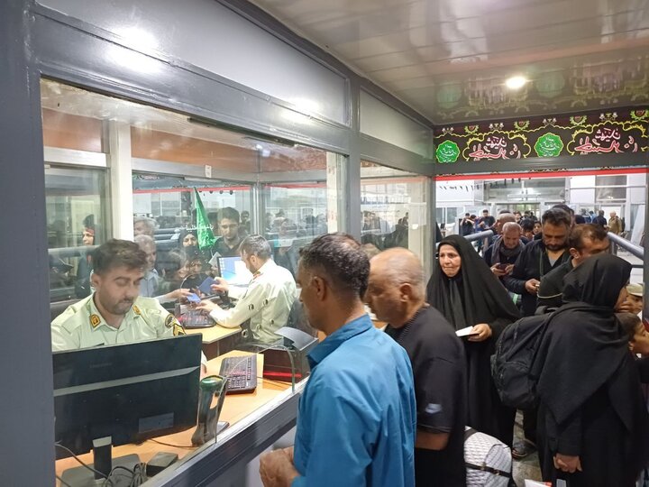 خروج شبانه زوار اربعین حسینی از مرز مهران+تصاویر