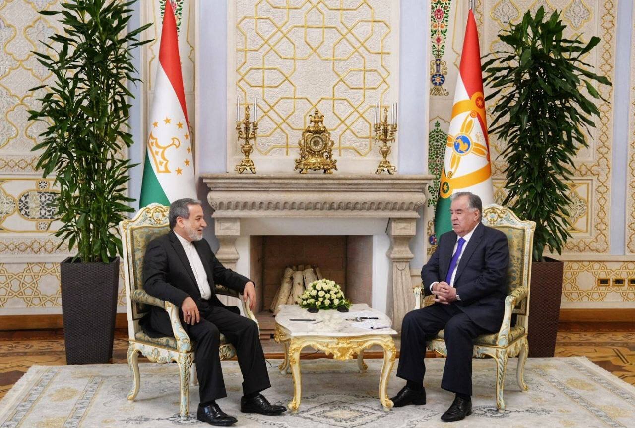 Erakçi, Tacikistan Cumhurbaşkanı Rahman ile bir araya geldi