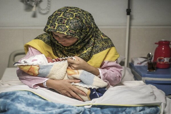 نغذیه با شیر مادر اساسیترین راهکار در کاهش
 مرگومیر نوزادان