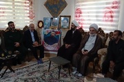 دیدار نماینده ولی‌فقیه در گیلان با خانواده شهدای جنگ ۱۲ روزه در فومن