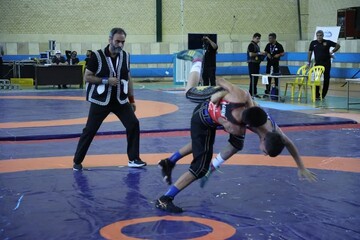 رقابت‌های کشتی پهلوانی نوجوانان کشور در شیراز آغاز شد