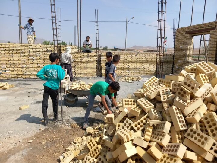 آجر به آجر با دستان کوچک؛ دانش‌آموزان موغان مدرسه می‌سازند 