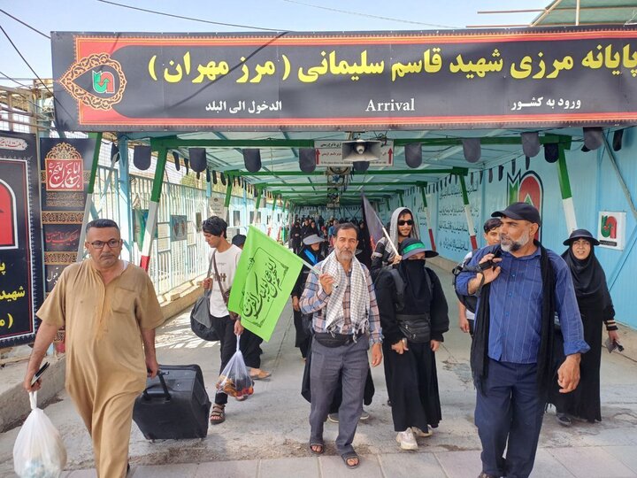وضعیت تردد در مرز مهران طی شامگاه پنجشنبه وضعیت تردد در مرز مهران طی شامگاه پنجشنبه