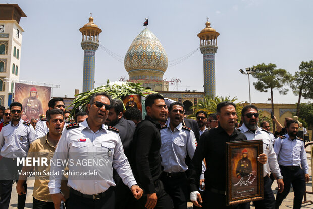 تشییع آتش نشان شهید در شیراز