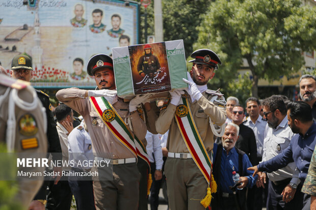 تشییع آتش نشان شهید در شیراز