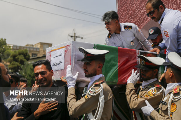 تشییع آتش نشان شهید در شیراز