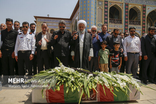تشییع آتش نشان شهید در شیراز