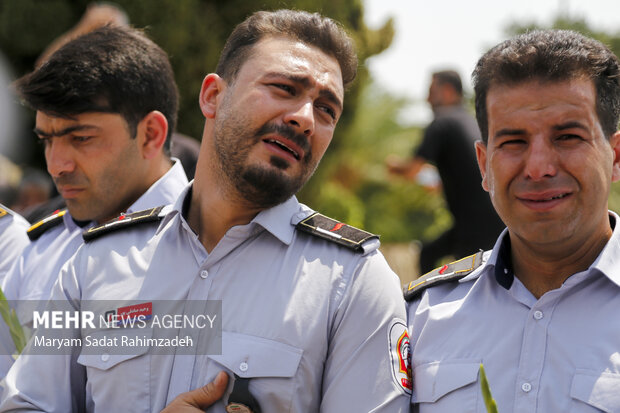 تشییع آتش نشان شهید در شیراز