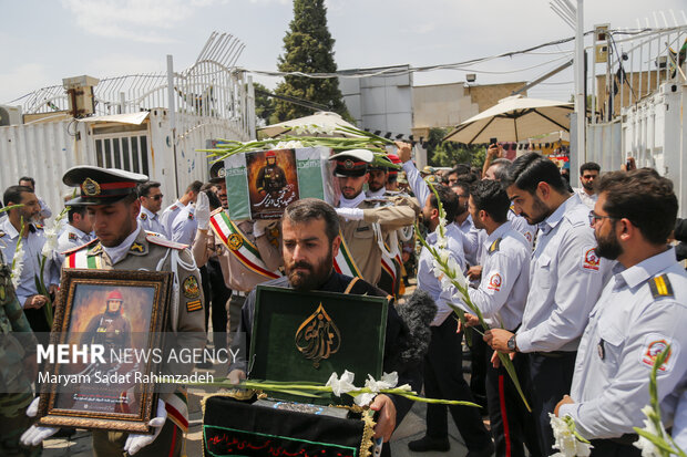 تشییع آتش نشان شهید در شیراز