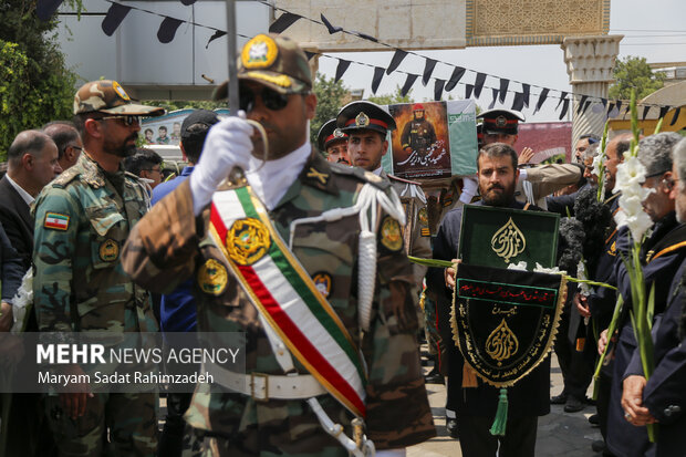 تشییع آتش نشان شهید در شیراز