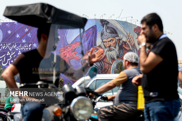 رونمایی از طرح جدید دیوارنگاره میدان انقلاب