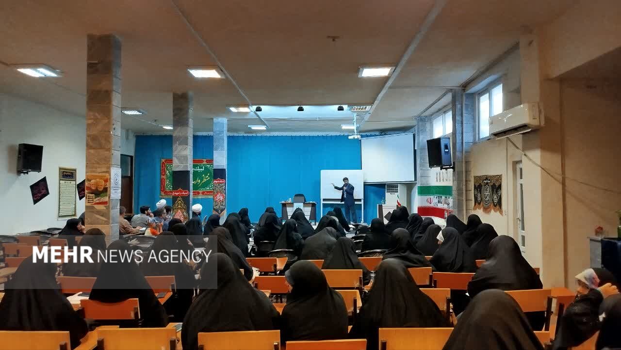 تدبر در قرآن مسیر فهم عمیقتر از معارف الهی را هموار میکند تدبر در قرآن مسیر فهم عمیقتر از معارف الهی را هموار میکند