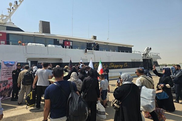 افتتاح خط ملاحي بحري بين خرمشهر والبصرة خلال أيام الزيارة الأربعينية