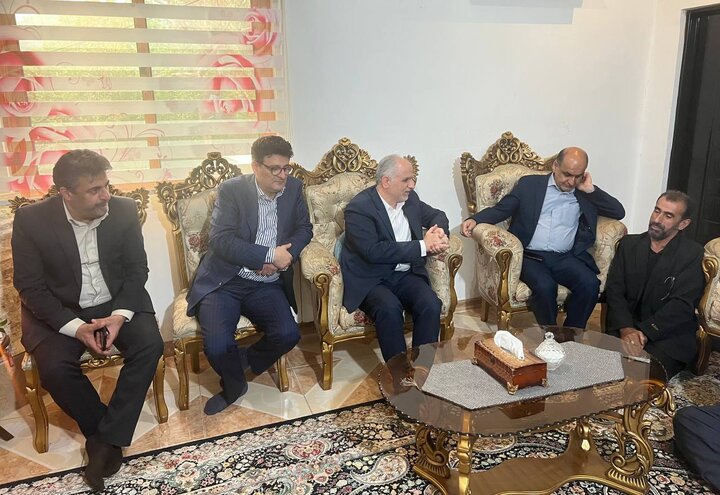دیدار وزیر دادگستری با خانواده های ۲ شهید اقتدار فومن دیدار وزیر دادگستری با خانواده های ۲ شهید اقتدار فومن