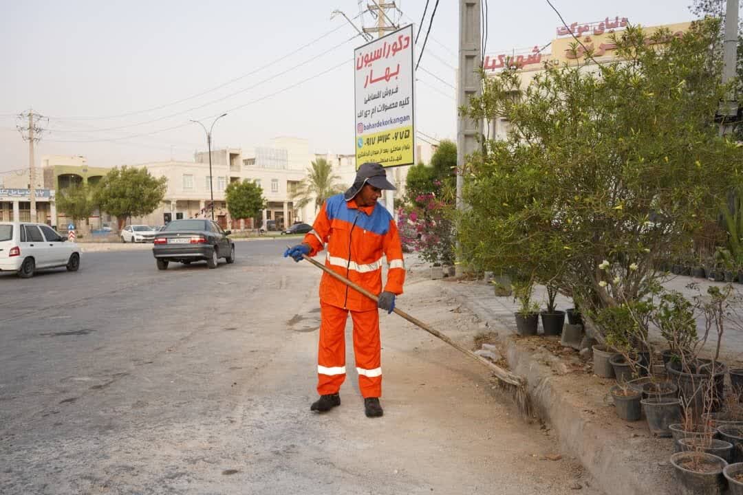 کارگران شهرداری کنگان ساعات کاری خودشان را در تابستان تعیین میکنند