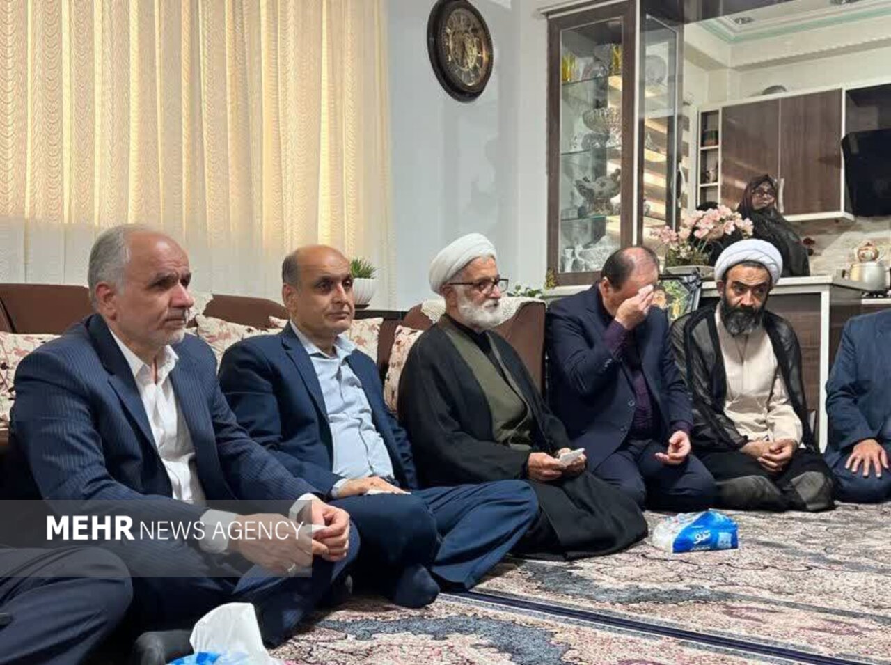 شهدا و خانواده‌هایشان ستون‌های استوار انقلاب اسلامی هستند