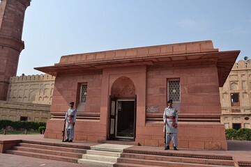 VIDEO: Pezeshkian at Allama Muhammad Iqbal tomb