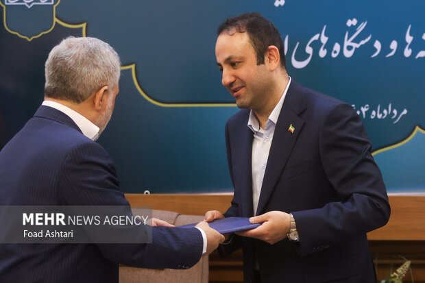 نشست هم اندیشی معاونین امور مجلس وزارتخانه ها و دستگاههای اجرایی 21