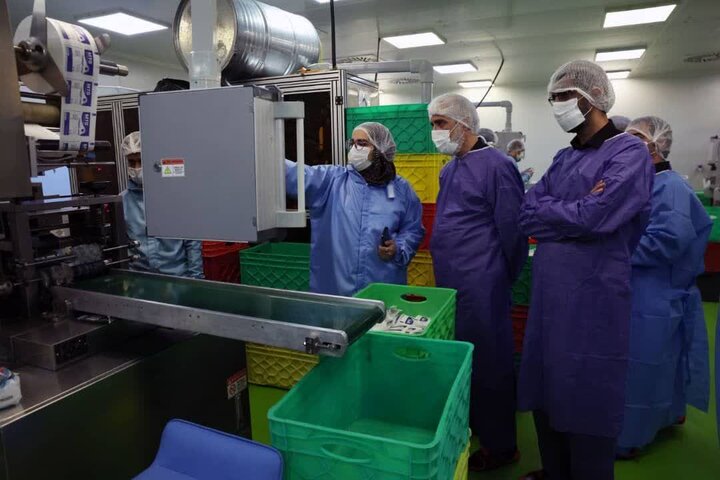 بازدید معاون وزیر بهداشت از واحدهای تولید تجهیزات پزشکی در قم