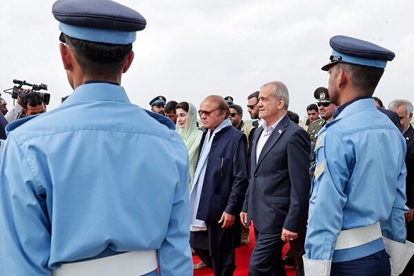 Pezeşkiyan, Pakistanlı şair İkbal Lahori’nin türbesini ziyaret etti Pezeşkiyan, Pakistanlı şair İkbal Lahori’nin türbesini ziyaret etti