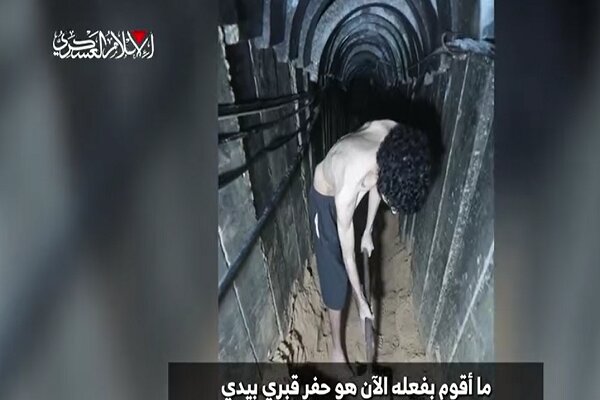 اسیر اسرائیلی در ویدئو جدید قسام: دارم قبرم را با دست خودم می کنم