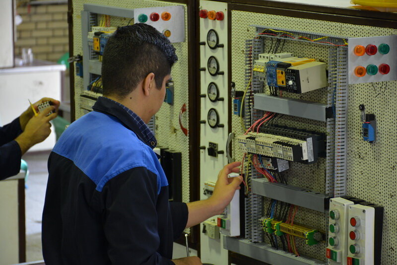 احمدی: ظرفیت آموزش هنرستانها به ۱۰۰ هزار نفر رسید احمدی: ظرفیت آموزش هنرستانها به ۱۰۰ هزار نفر رسید