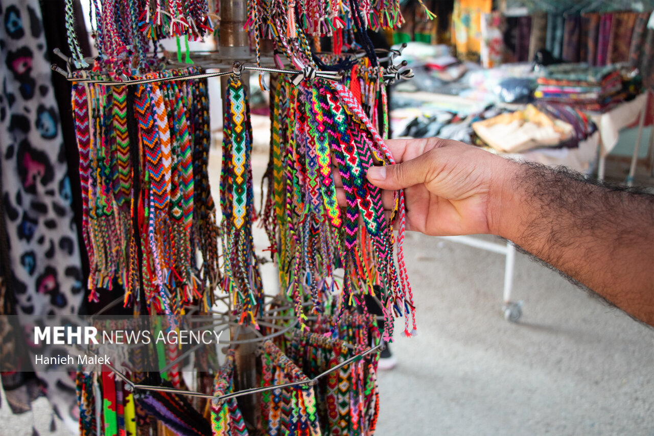 Turistlerin gözdesi: Bender Türkmen’in renkli çarşısı
