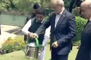 Cumhurbaşkanı Pezeşkiyan Pakistan’da fidan dikti