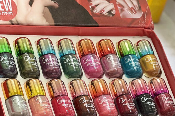 آیا لاک ناخن، کاشت مژه و کاشتن ناخن مانع از وضو و غسل است؛چه باید کرد؟