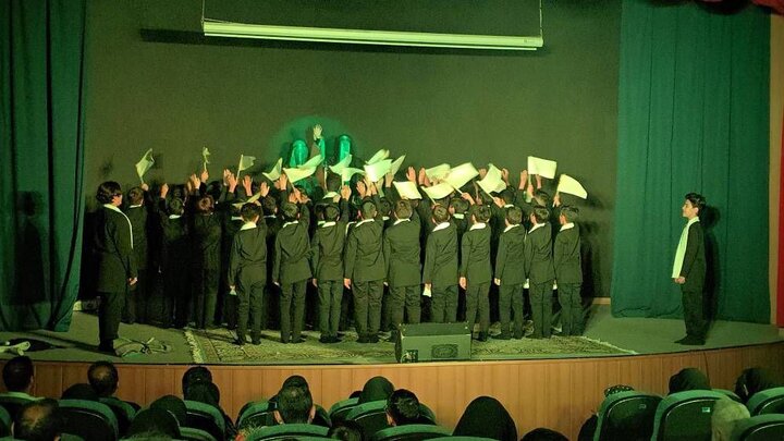 دومین سال اجرای نمایش «با قدسیان» با هنرنمایی دهه هشتادیها و نودیها