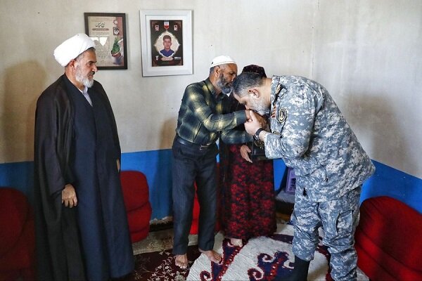 دریادار ایرانی: مقاومت ملت ایران پیام کوبندهای به دشمن بود