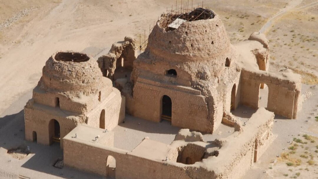 آغاز عملیات ساماندهی و مرمت کاخ جهانی سروستان آغاز عملیات ساماندهی و مرمت کاخ جهانی سروستان