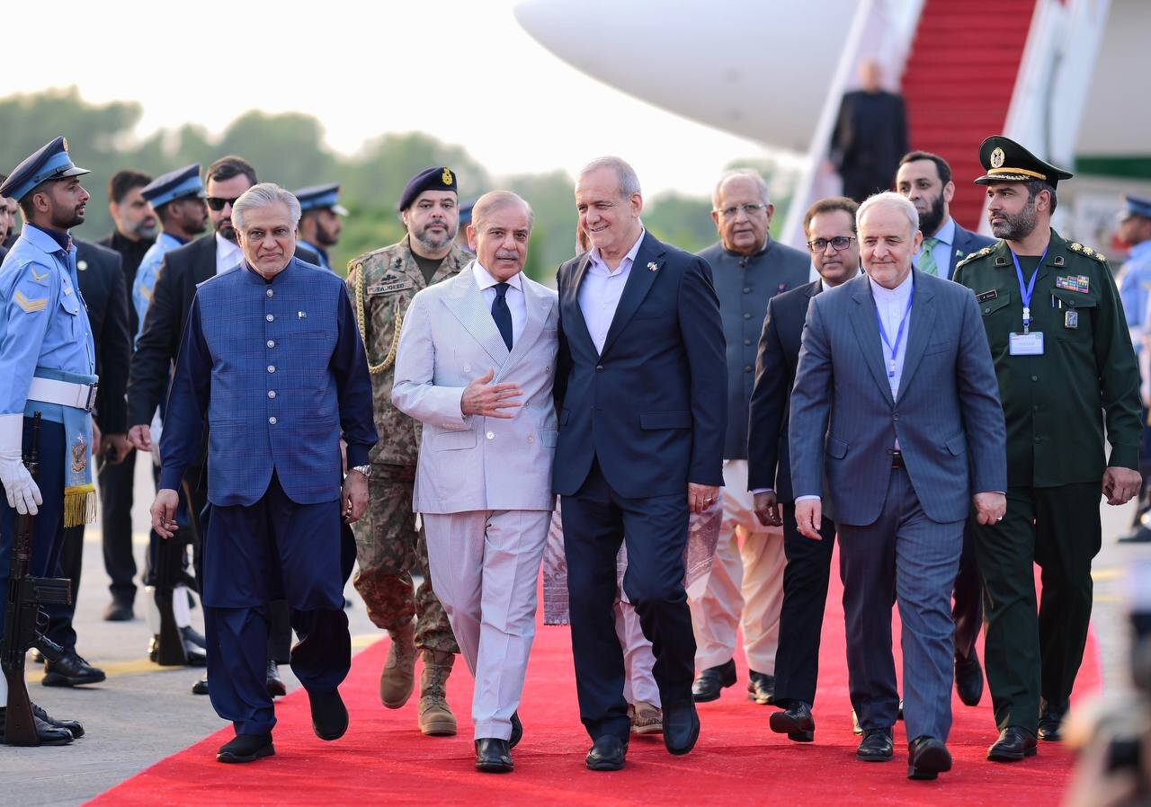 VIDEO: Pakistan PM officially welcomes Iran's Pezeshkian
