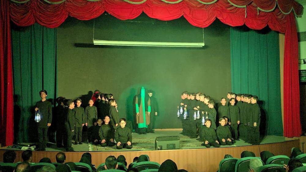 دومین سال اجرای نمایش «با قدسیان» با هنرنمایی دهه هشتادیها و نودیها دومین سال نمایش «باقدسیان» از سوی بیتالقرآن اجرا می شود