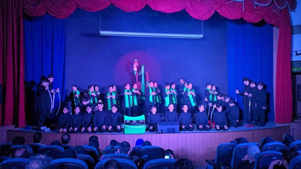 دومین سال اجرای نمایش «با قدسیان» با هنرنمایی دهه هشتادیها و نودیها دومین سال نمایش «باقدسیان» از سوی بیتالقرآن اجرا می شود